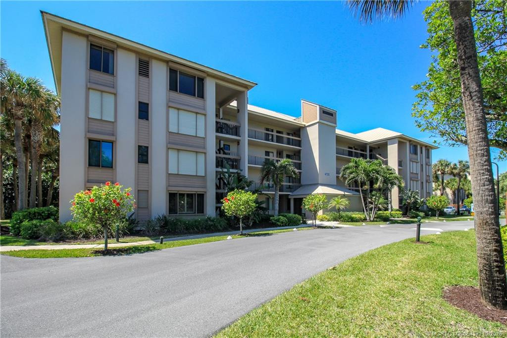 Photo 4 at 4720 NE Sandpebble Trace 305, Stuart