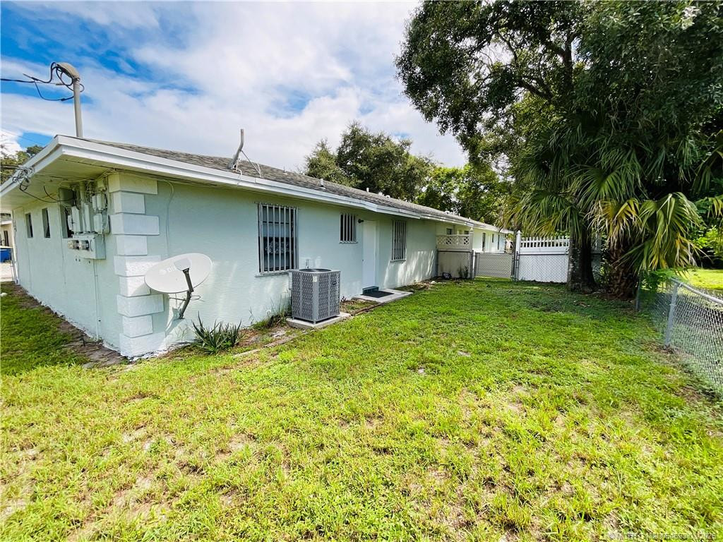 Photo 2 at 204 N 28th Street, Fort Pierce