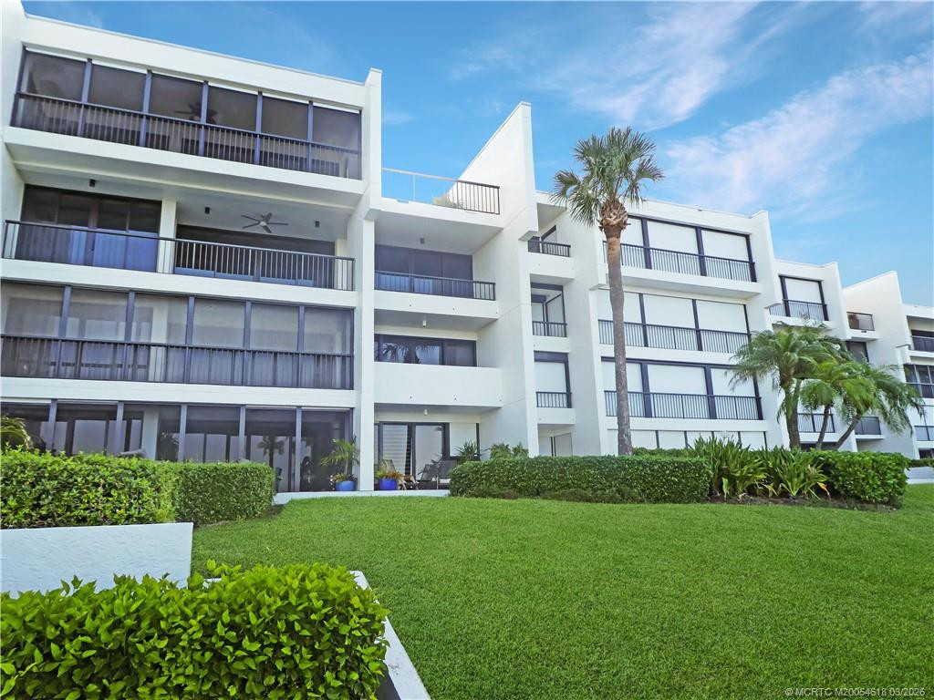 2800 condo building