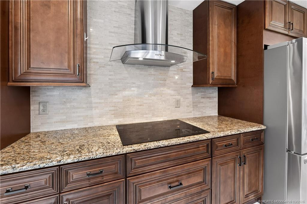 Cooktop with vent