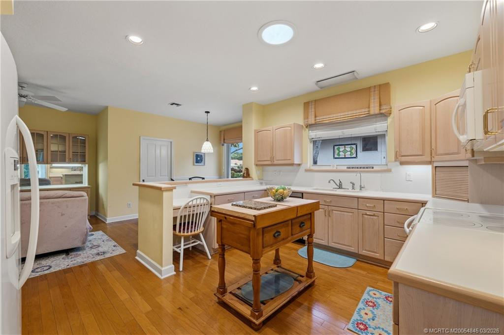 Kitchen with moveable island at 3510 SE Cambridge Drive, Stuart