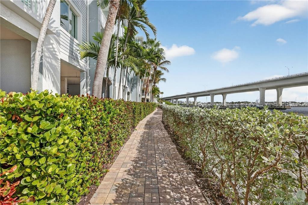 Walkway thru complex