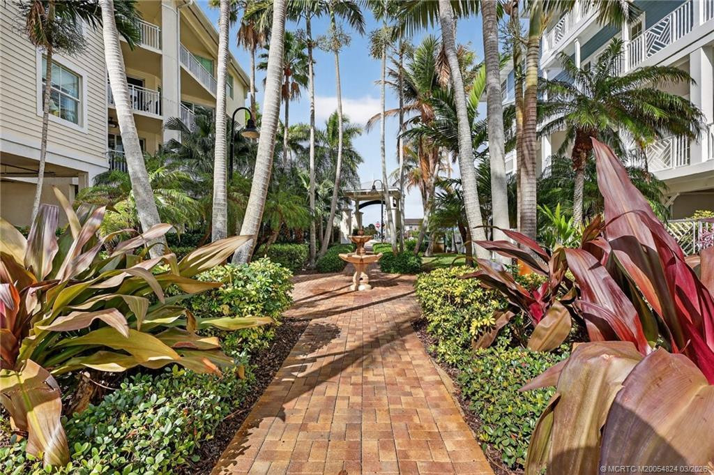 Walkway thru complex