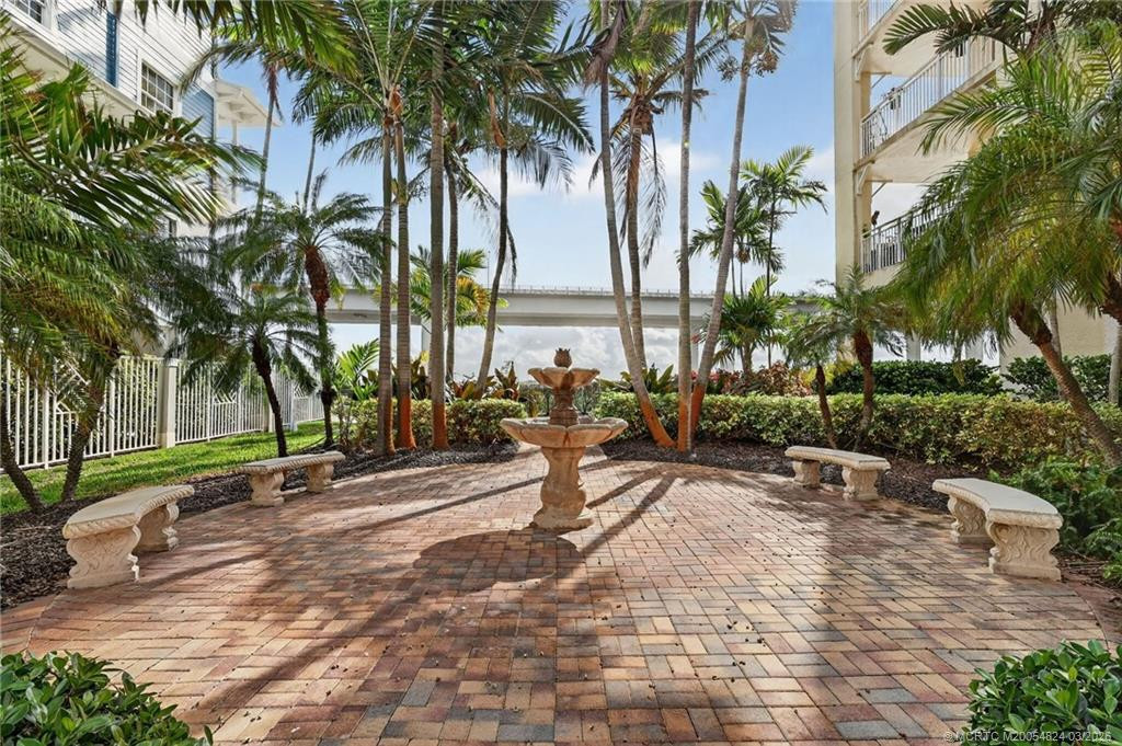 Walkway thru complex