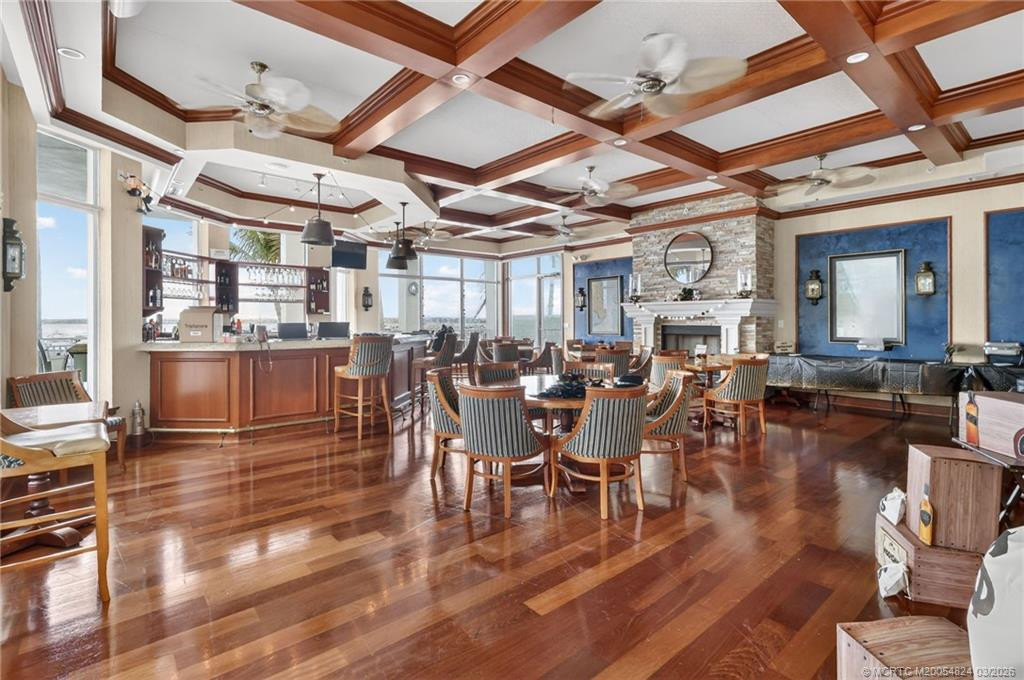 Clubhouse bar and restaurant