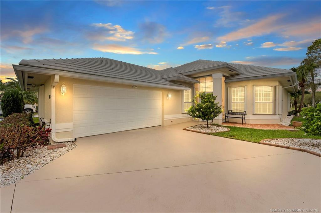 448 SW Fairway Landing