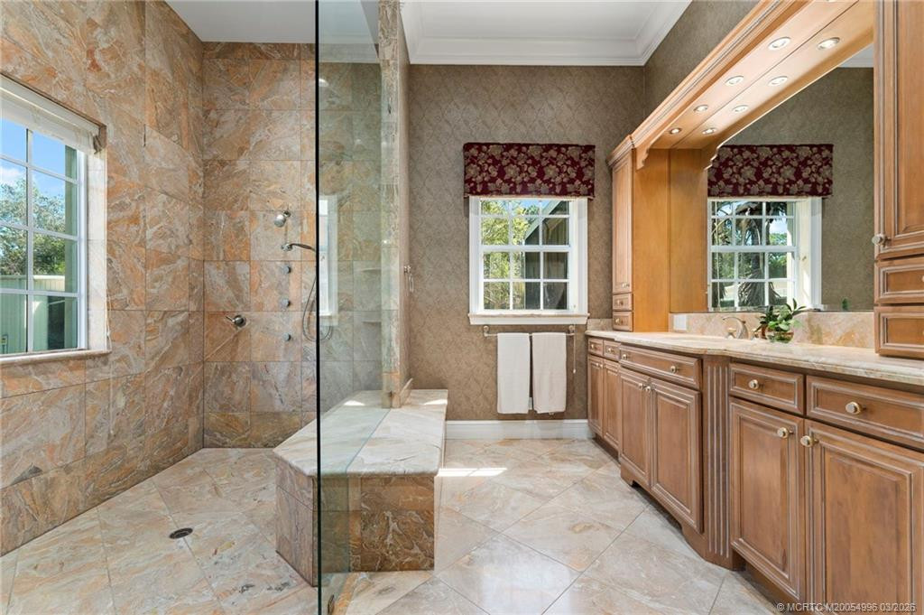 Second bath with Shower