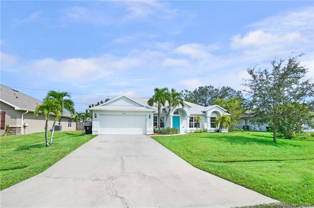 Photo 3 at 1925 SW Sylvester Lane, Port St. Lucie