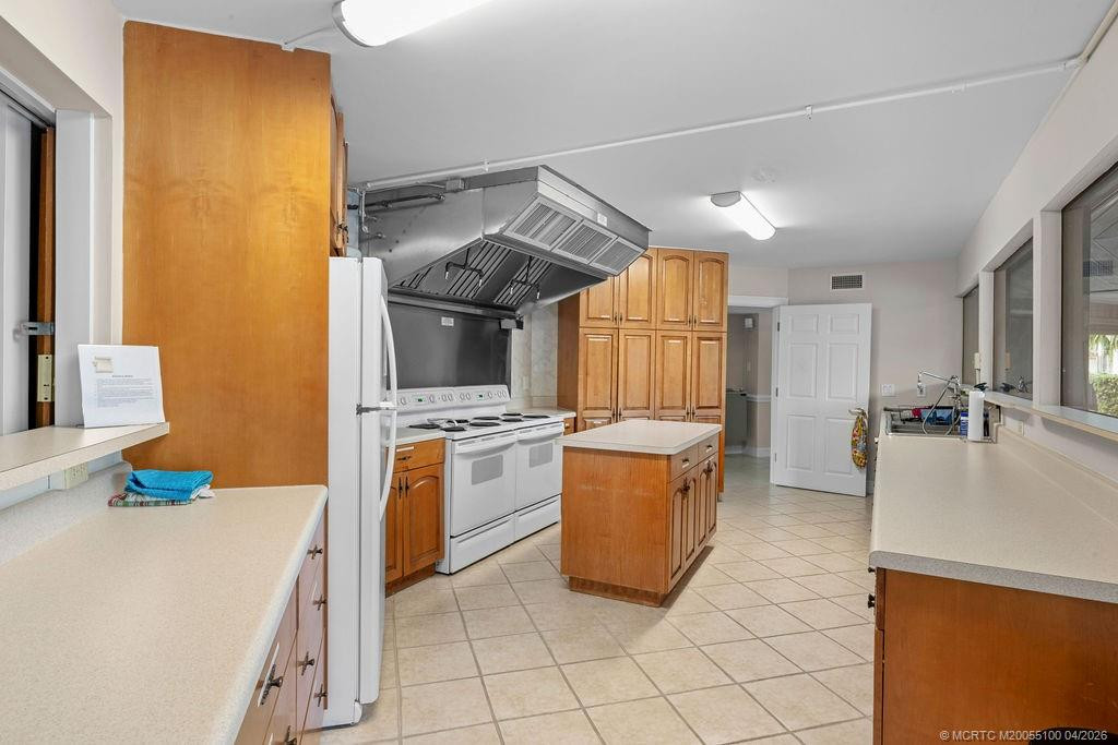 Fully equipped kitchen in clubhouse