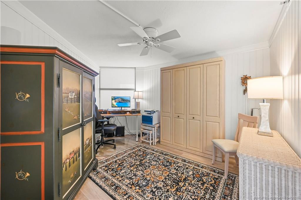3rd bedroom w Murphy bed