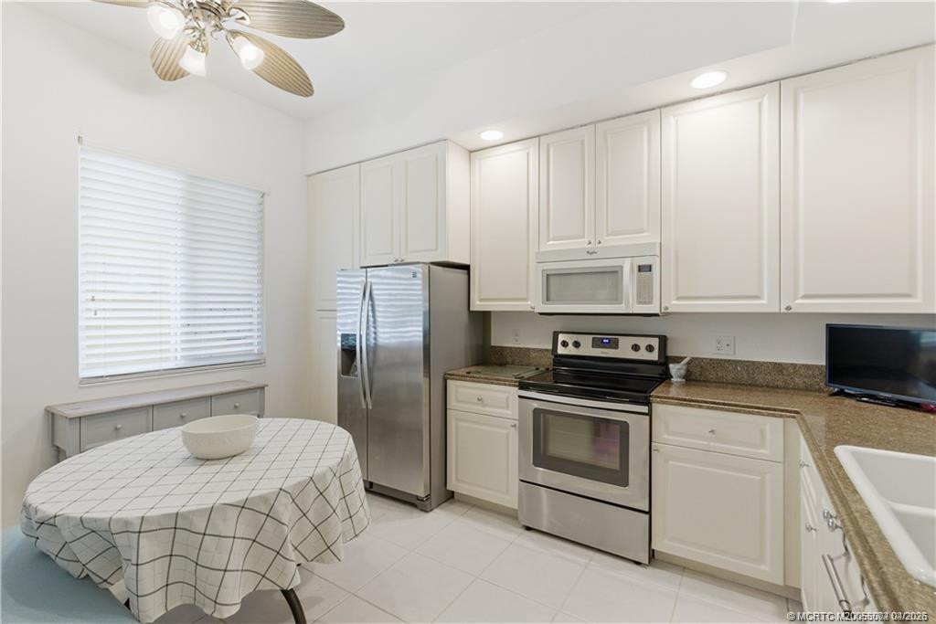 Photo 5 at 1 Harbour Isle Drive 104, Fort Pierce