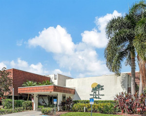 Vista del Lago Clubhouse.