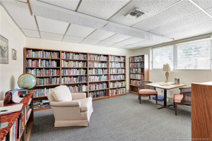 Extensive clubhouse library.