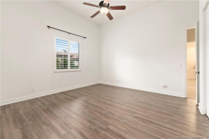 Over sized bedroom with dual entry and oversized closet