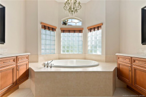 Roman tub
