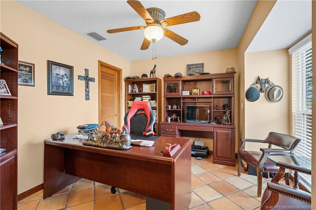 4332 Gator Trace Circle, Fort Pierce FL - photo 12 of 58