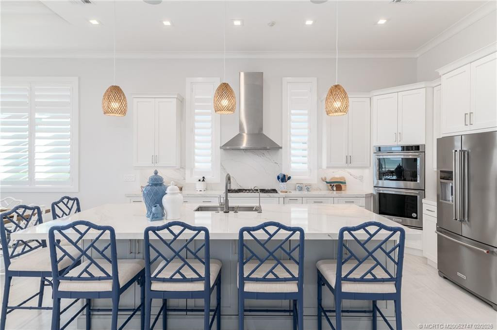 Kitchen island with seating for 6