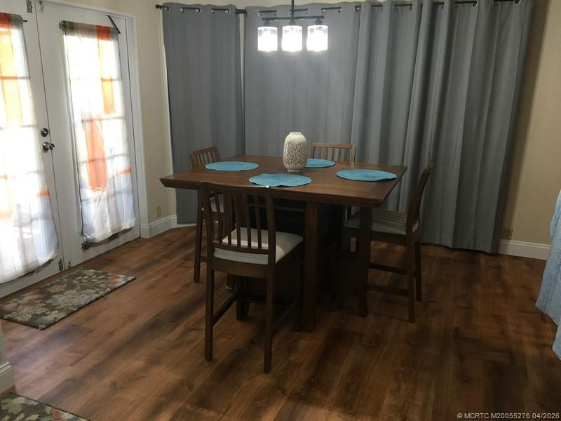 Kitchen Dining Area