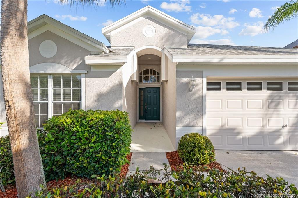 Photo 3 at 904 NW Waterlily Place, Jensen Beach