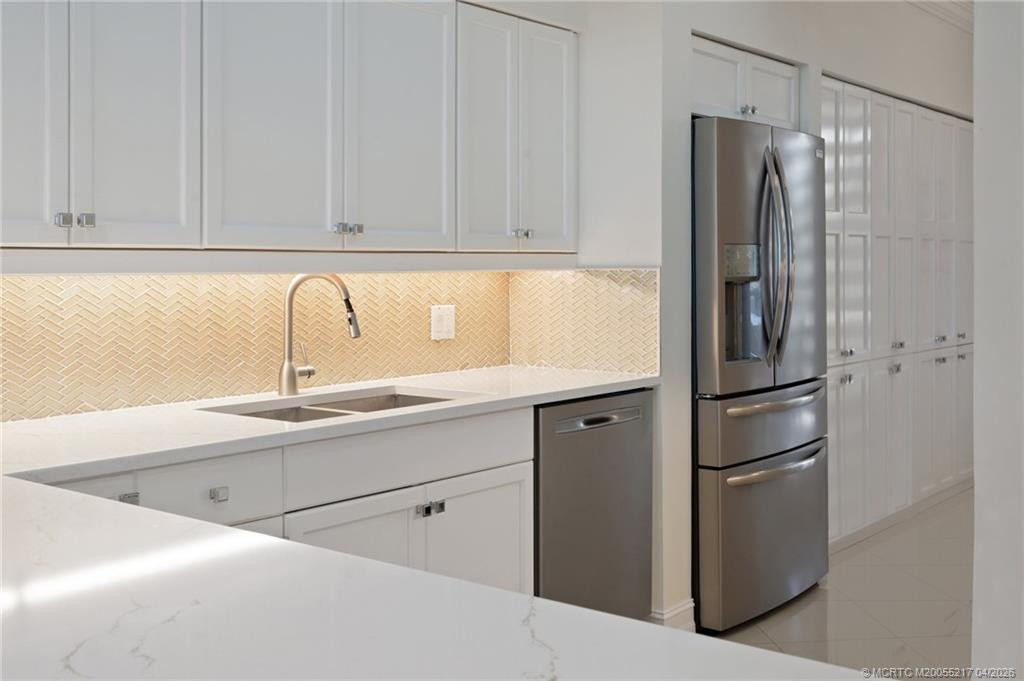2001 SE Sailfish Point Boulevard 117 — photo 11