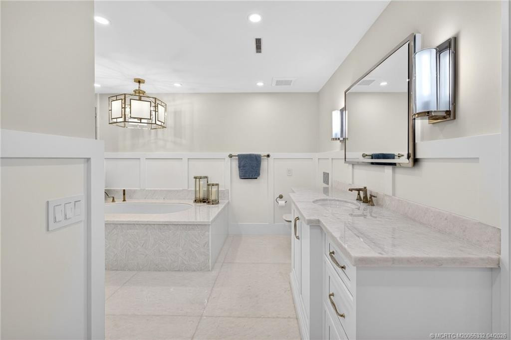 Separate sinks and soaking tub