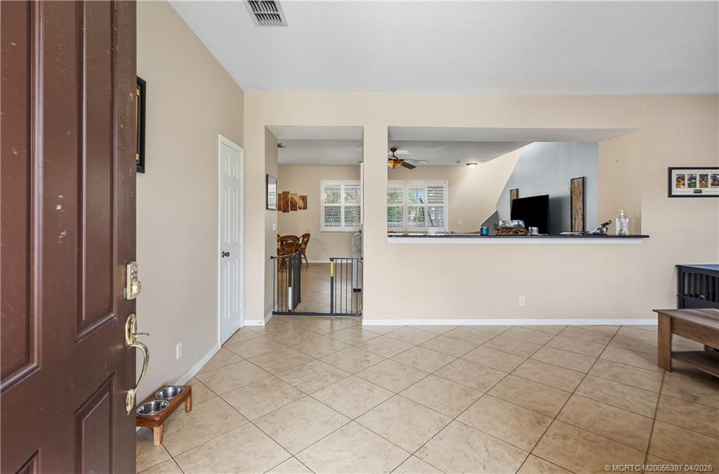 Entrance (foyer)