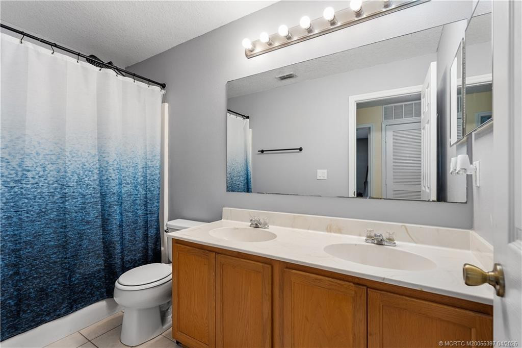 Full Bathroom #1