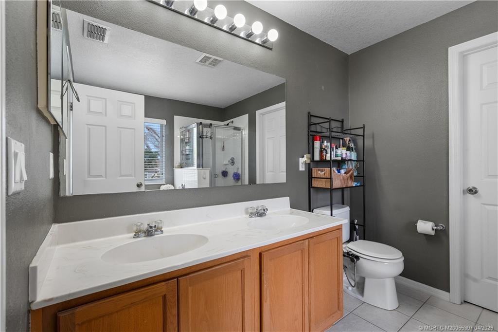 Master bathroom (2)