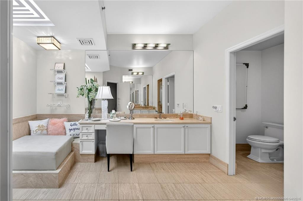 Soft natural light filters in from above adding to the serenity of this ensuite bathroom