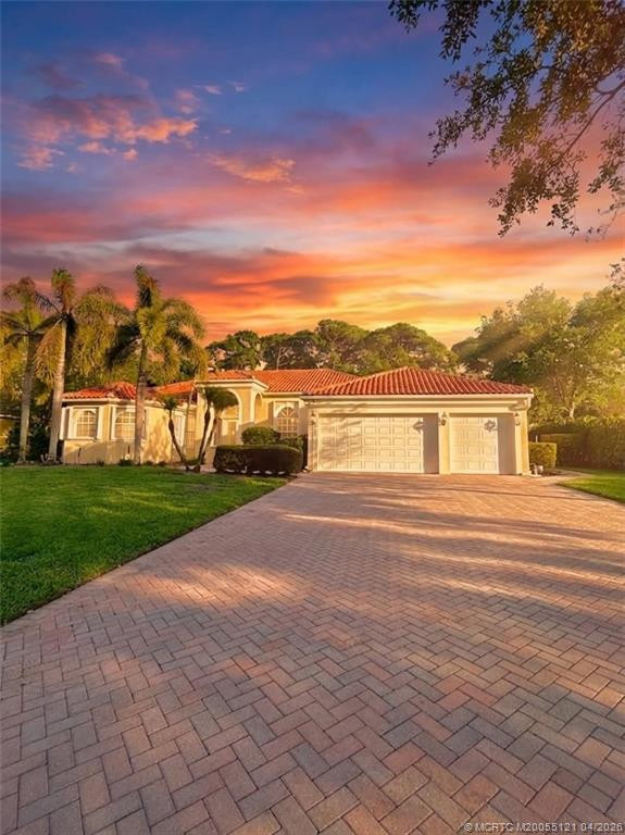 4 bedroom Single Family Residence at 8824 SE Oak Grove Terrace, Wetland Preserve Areas Osprey Cove Yacht Club, Hobe Sound — photo 1