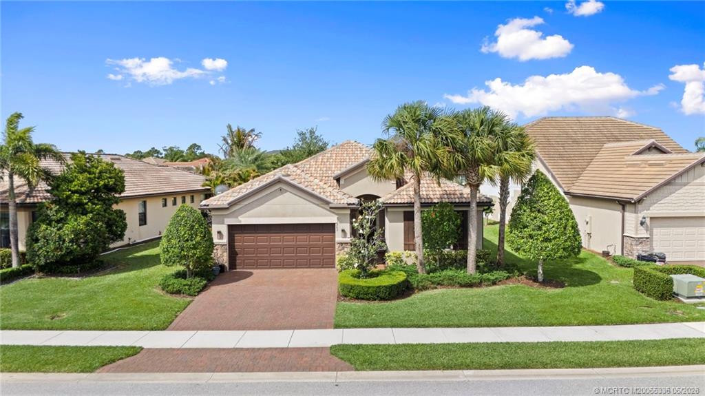Photo 2 at 303 SE Courances Drive, Port St. Lucie