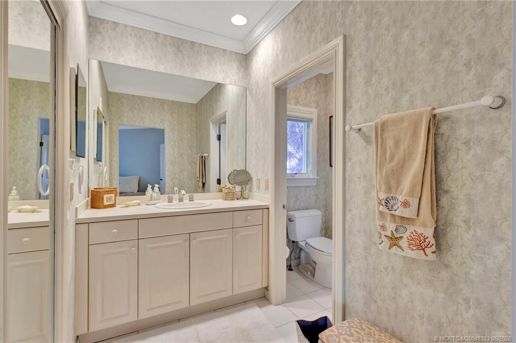 Guest ensuite bath