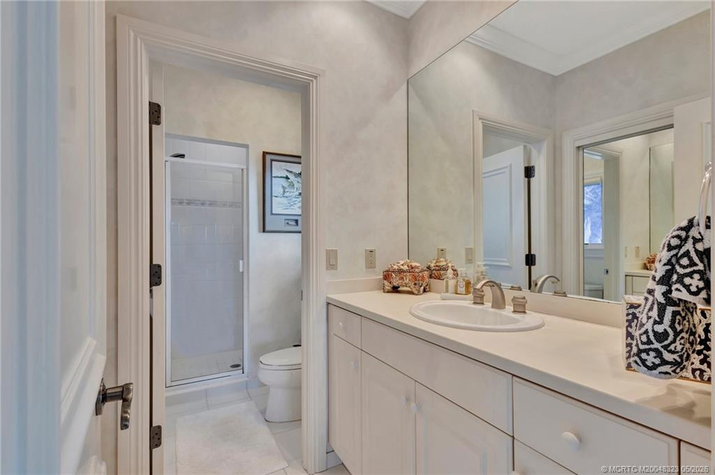 Guest ensuite bath