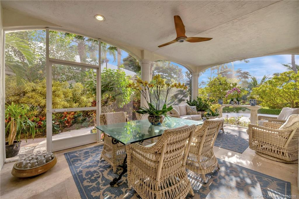 Screened lanai for al fresco dining