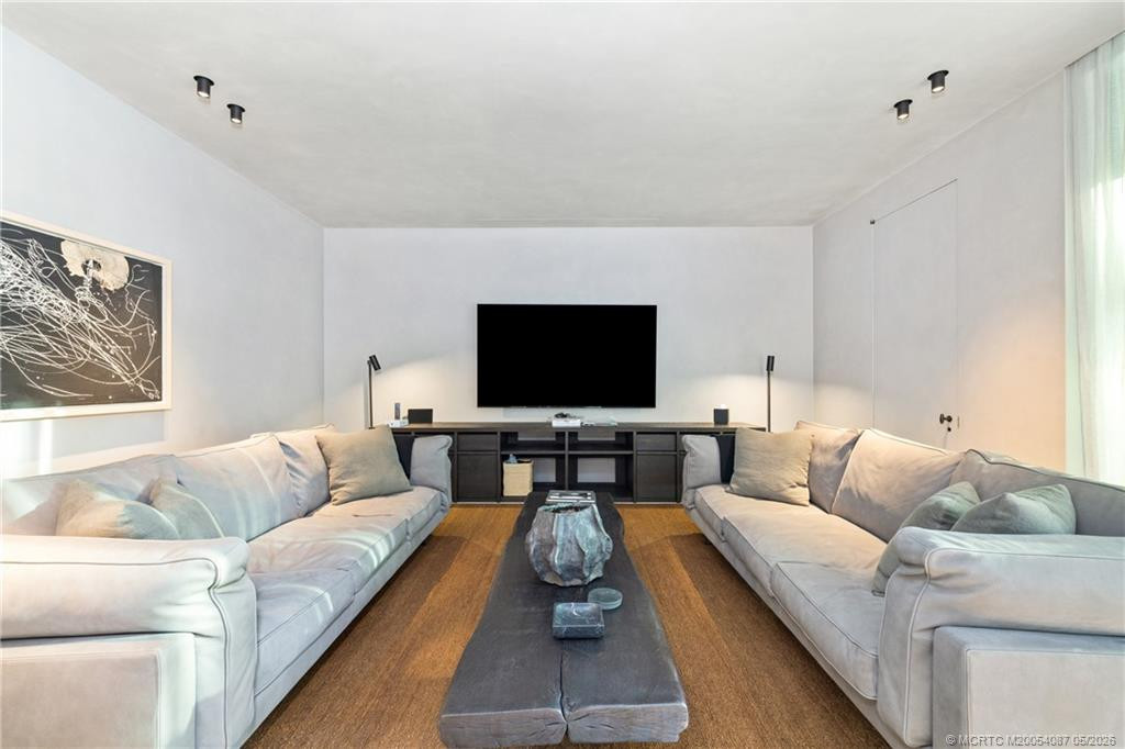 109 S River Road 81