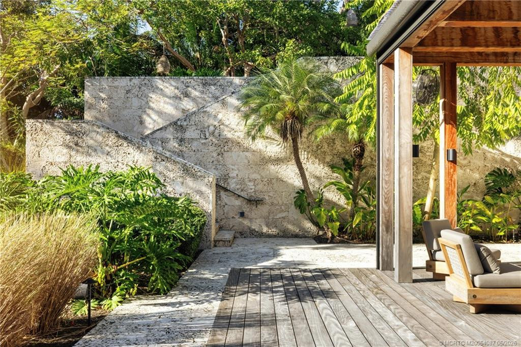 109 S River Road 86