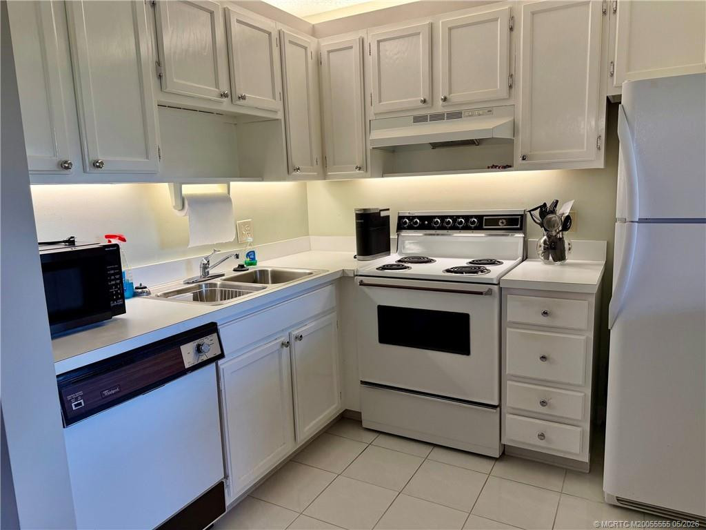 Photo 4 at 1225 NW 21st Street 27-2711, Stuart