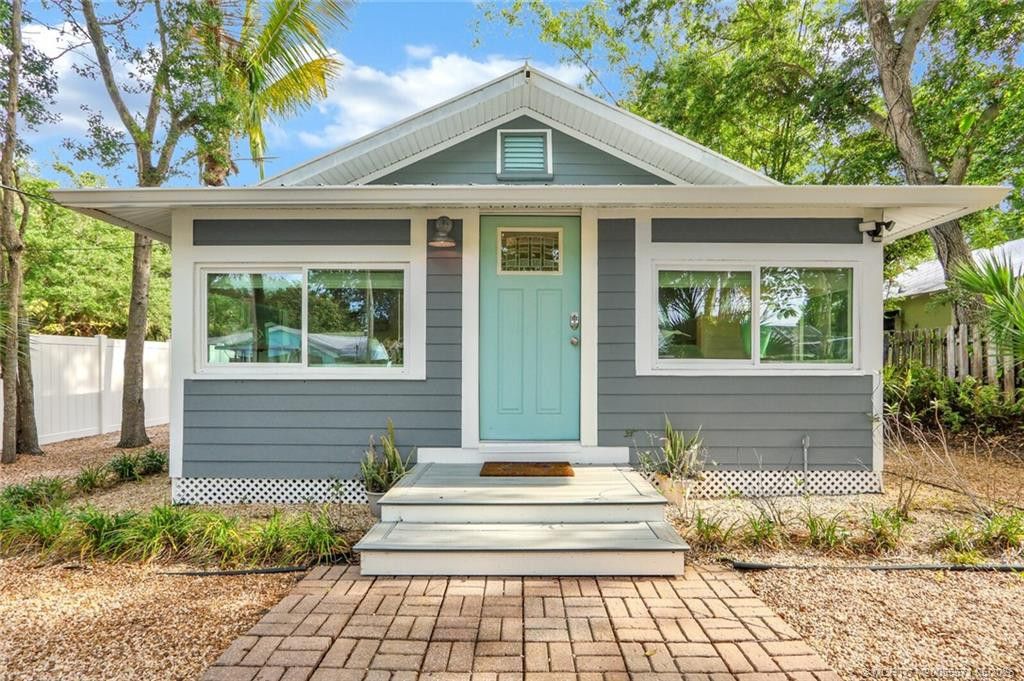 2 bedroom Single Family Residence at 542 SW Halpatiokee Street, Halpatiokee Park, Stuart — photo 2