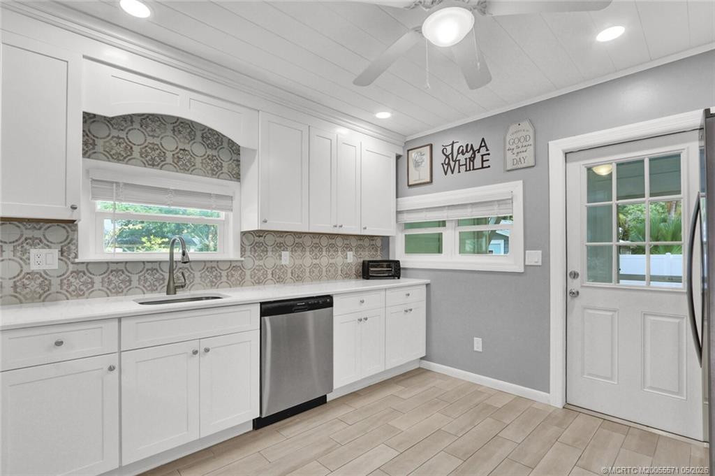 542 SW Halpatiokee Street, Stuart FL - photo 11 of 33