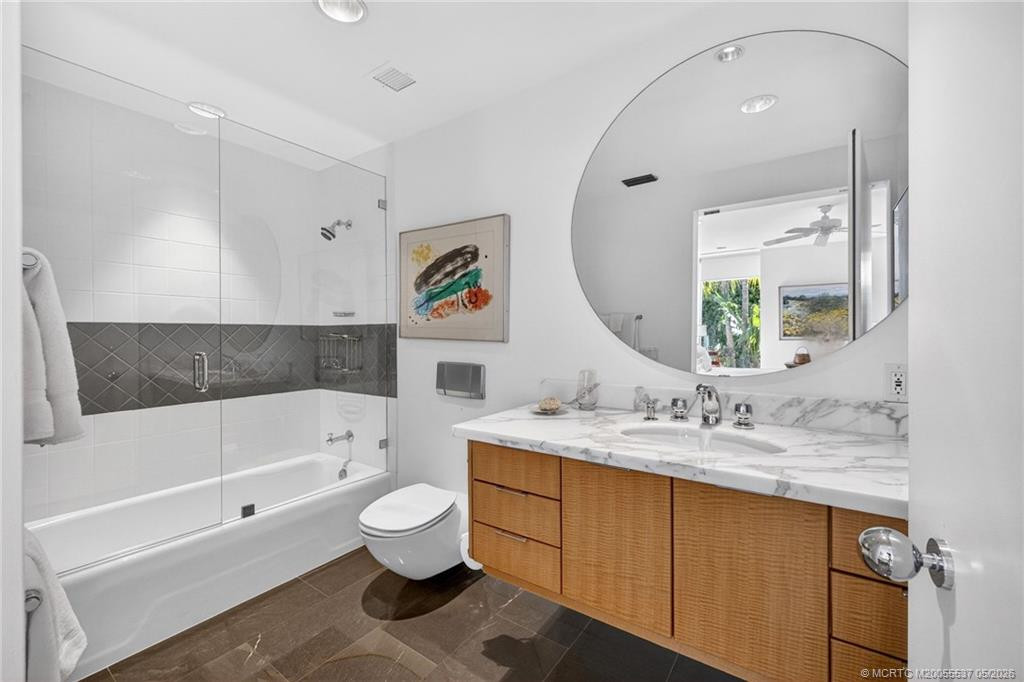 First floor guest ensuite bathroom