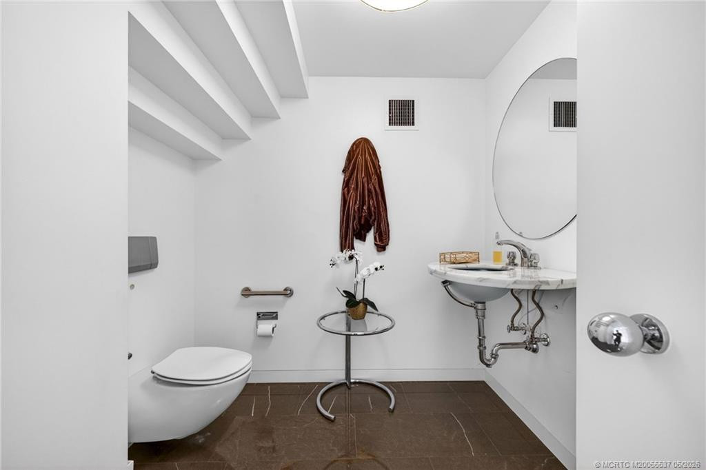 Powder room