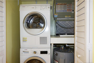 Washer/dryer hallway