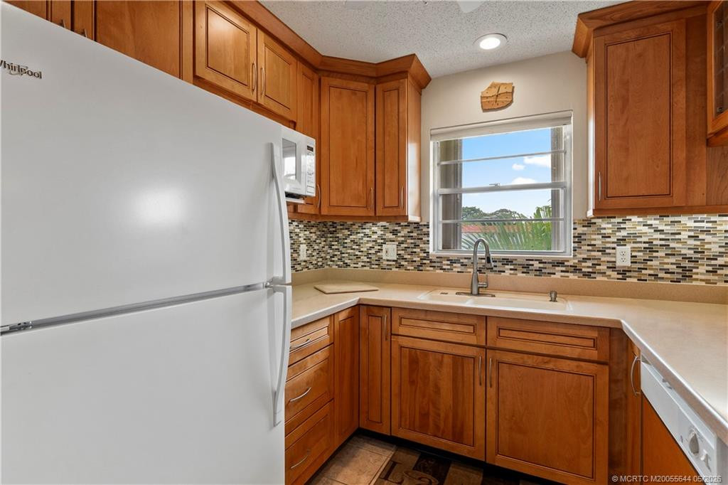 2600 SE Ocean Boulevard #Ee15, Stuart FL - photo 8 of 46