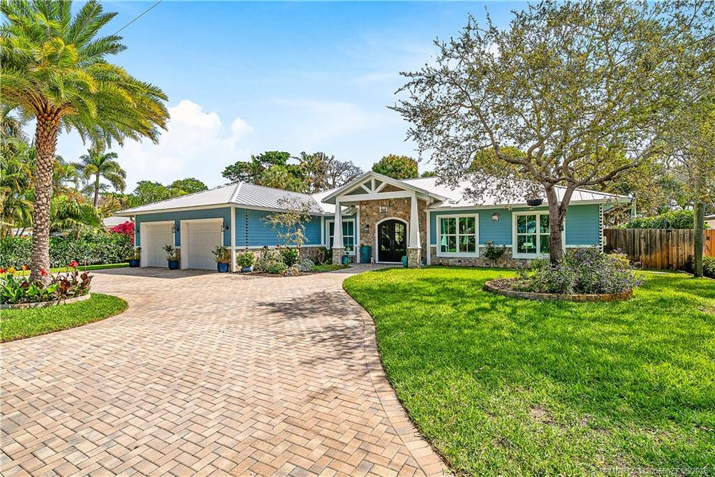 4 bedroom Single Family Residence at 305 SE Flamingo Avenue, Stuart, Stuart — photo 1