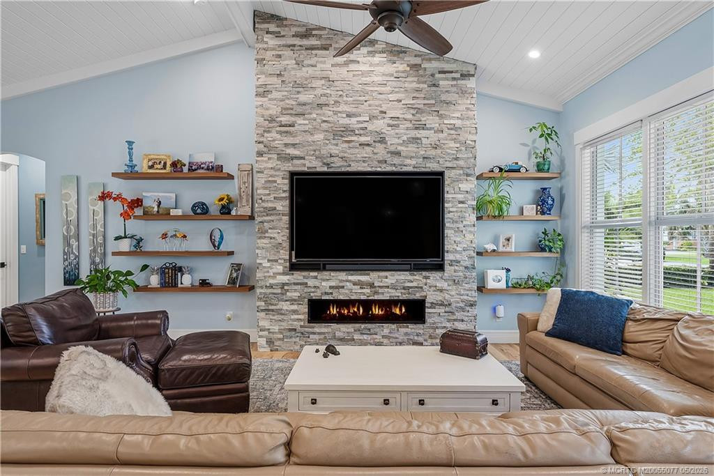305 SE Flamingo Avenue, Stuart FL - photo 8 of 62