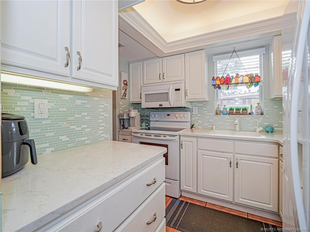1987 SW Palm City Road D, Stuart – sold