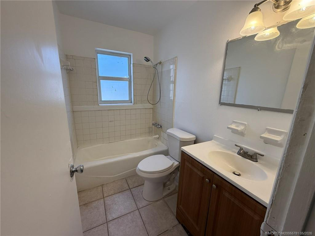 Photo 7 at 1865 40th Avenue 1, Vero Beach