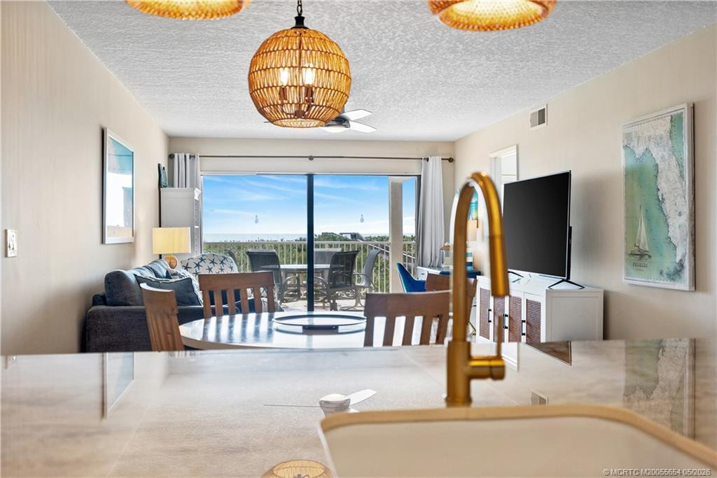 379 NE Tradewind Lane 1103, Stuart – Condominium for sale