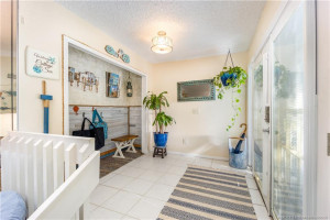 Light and bright entryway