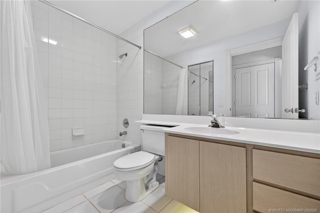 Guest Bath with tub/shower combination